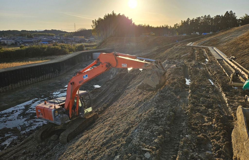 三重県 鈴鹿市 土木工事 造成工事 河川工事 堰堤工事 排水路工事 林道設備工事 斫り工事 給排水設備工事 舗装工事 擁壁工事 外構工事