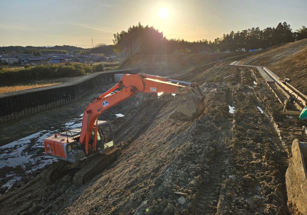 三重県 鈴鹿市 土木工事 造成工事 河川工事 堰堤工事 排水路工事 林道設備工事 斫り工事 給排水設備工事 舗装工事 擁壁工事 外構工事