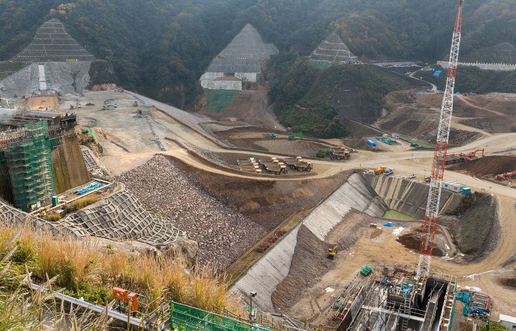 三重県 鈴鹿市 土木工事 造成工事 河川工事 堰堤工事 排水路工事 林道設備工事 斫り工事 給排水設備工事 舗装工事 擁壁工事 外構工事